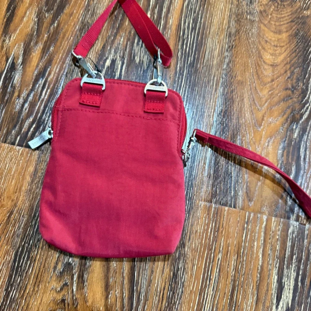 Baggallini Red Nylon RFID Crossbody Wristlet Travel Pouch Bag Purse